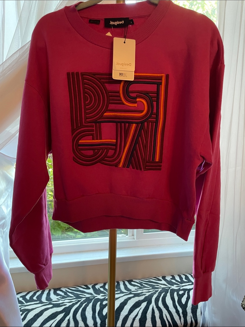 Desigual NEW Magenta Crewneck Sweatshirt with Multicolor Geometric Embroidery